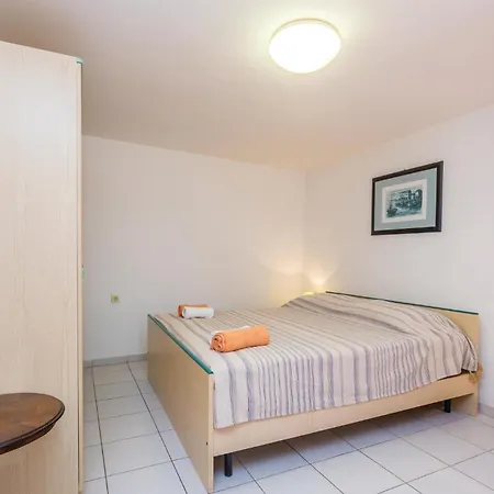 4 Bedroom Cozy In Poljice(Krk)