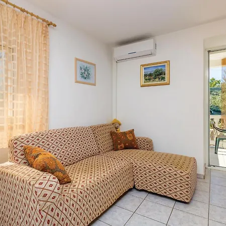 펜션 4 Bedroom Cozy In