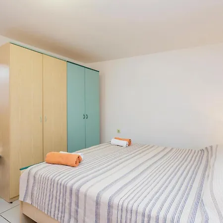 4 Bedroom Cozy In 펜션 Poljice(Krk)