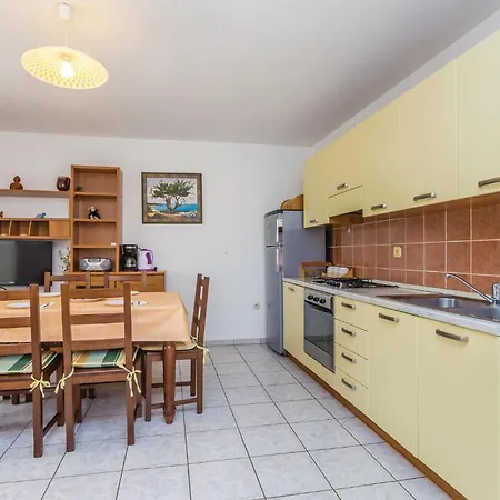 4 Bedroom Cozy In 펜션 *