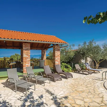 4 Bedroom Cozy In 펜션 Poljice(Krk)