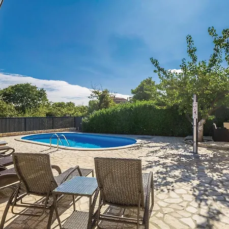 4 Bedroom Cozy In Poljice(Krk)