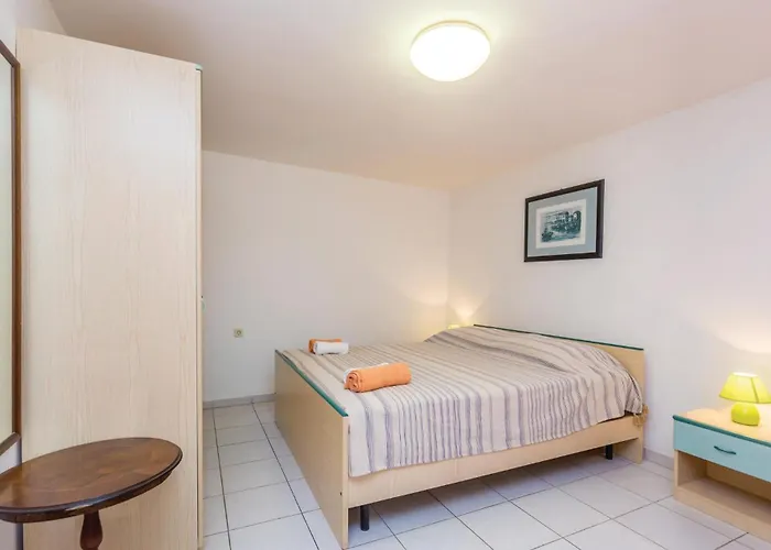 4 Bedroom Cozy In Poljica